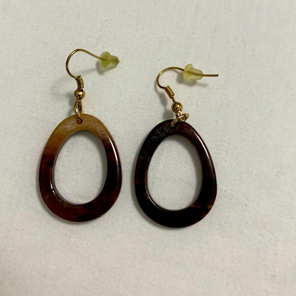 Acrylic oval pierced earrings